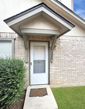 3-bedroom rental at 7880 Micron Unit 3506 in San Antonio, TX — photo 2