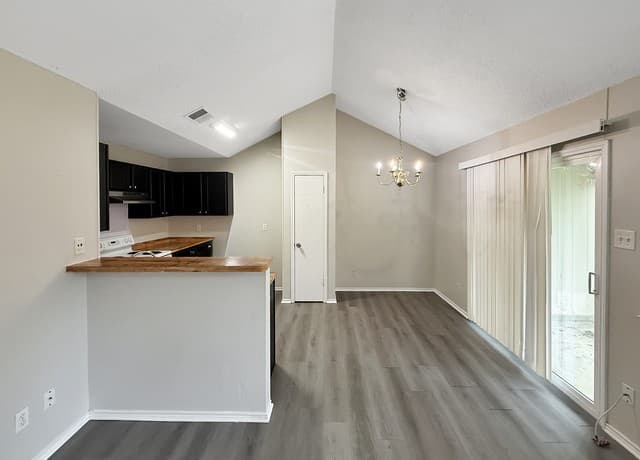 3-bedroom rental at 7880 Micron Unit 3506 in San Antonio, TX — photo 4
