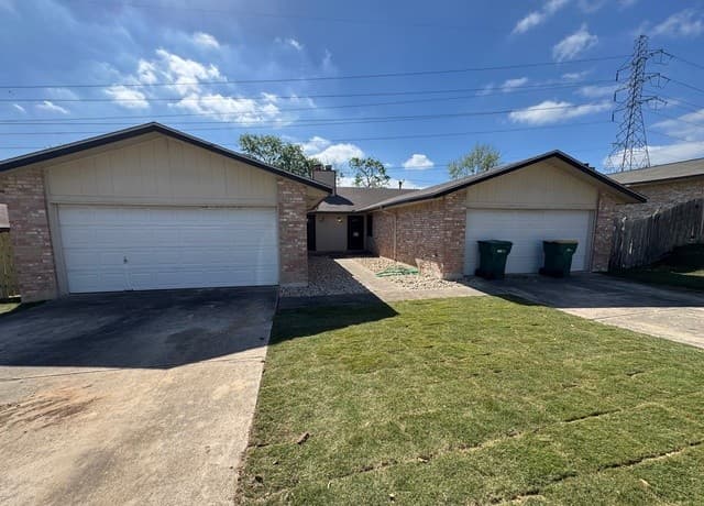 3-bedroom rental at 7236 Rimwood in San Antonio, TX — photo 2