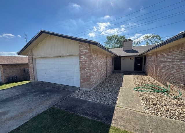 3-bedroom rental at 7236 Rimwood in San Antonio, TX — photo 3