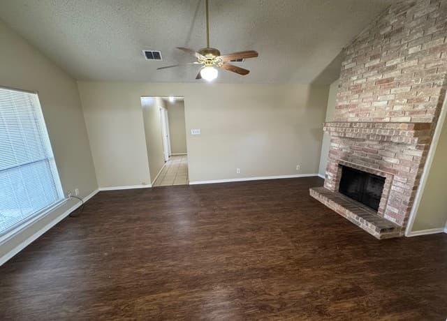 3-bedroom rental at 7236 Rimwood in San Antonio, TX — photo 5