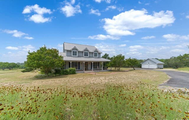 4-bedroom rental at 103 Saddle View Dr in Boerne, TX — photo 4