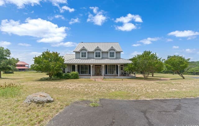 4-bedroom rental at 103 Saddle View Dr in Boerne, TX — photo 5