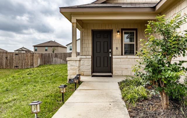 3-bedroom rental at 6334 Willow Point Blvd in San Antonio, TX — photo 4
