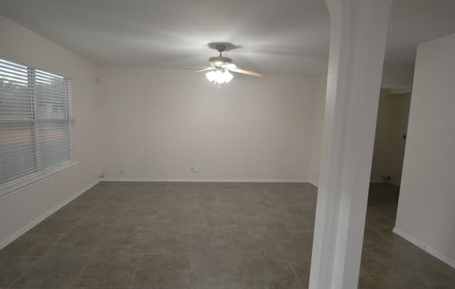 4-bedroom rental at 5626 Canaan Cross in San Antonio, TX — photo 5