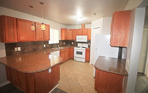 2-bedroom rental at 819 Zachry Dr in San Antonio, TX — photo 4