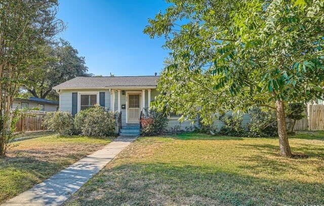 2-bedroom rental at 320 Harmon Dr in San Antonio TX
