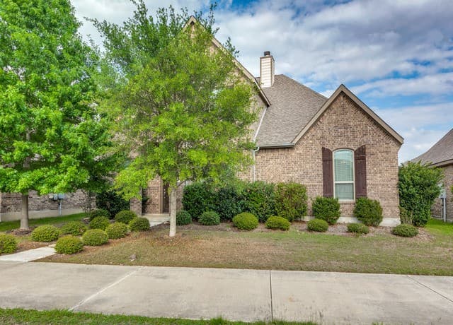 4-bedroom rental at 213 Champion Blvd in Boerne, TX — photo 2