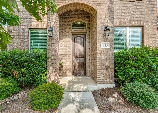 4-bedroom rental at 213 Champion Blvd in Boerne, TX — photo 3
