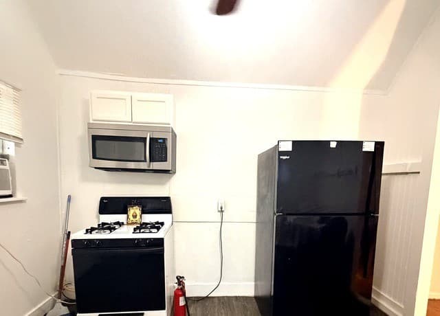 1-bedroom rental at 3430 S Flores Unit 2A in San Antonio, TX — photo 3