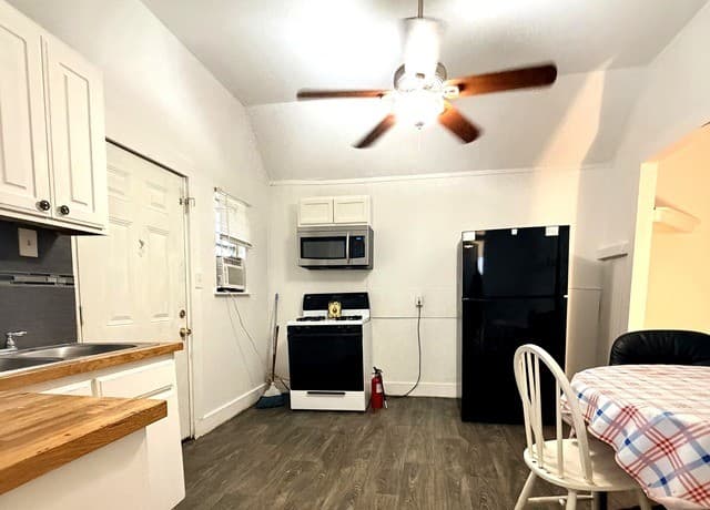 1-bedroom rental at 3430 S Flores Unit 2A in San Antonio, TX — photo 5