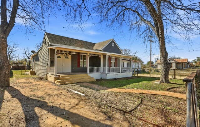 3-bedroom rental at 202 Helena St in San Antonio TX
