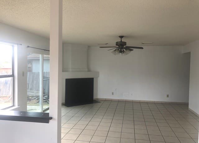 4-bedroom rental at 5742 Summer Fest Dr in San Antonio, TX — photo 3
