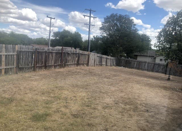 4-bedroom rental at 5742 Summer Fest Dr in San Antonio, TX — photo 5