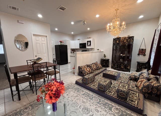 3-bedroom rental at 29 Oak Plaza in San Antonio, TX — photo 4