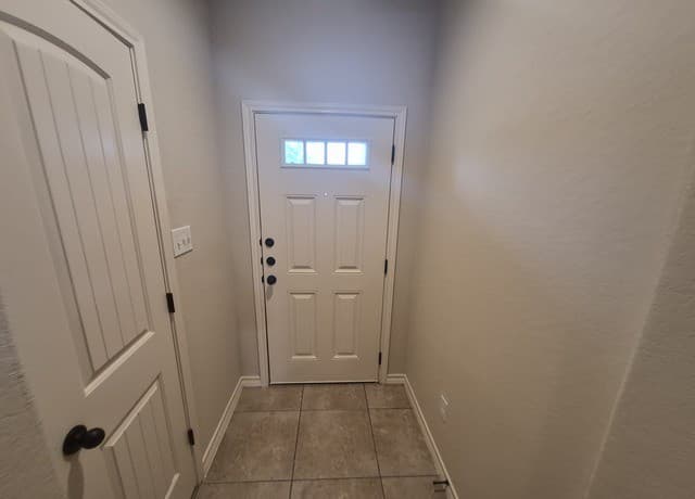 3-bedroom rental at 6842 Lakeview Dr. Unit 101 in San Antonio, TX — photo 2