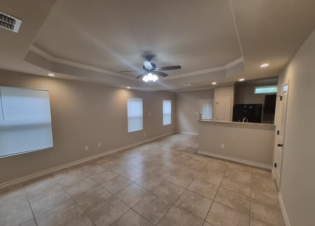3-bedroom rental at 6842 Lakeview Dr. Unit 101 in San Antonio, TX — photo 3