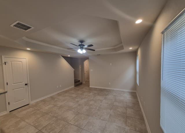 3-bedroom rental at 6842 Lakeview Dr. Unit 101 in San Antonio, TX — photo 4