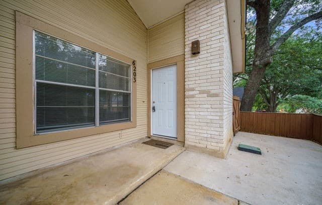 3-bedroom rental at 6203 Fox Creek St in San Antonio, TX — photo 4