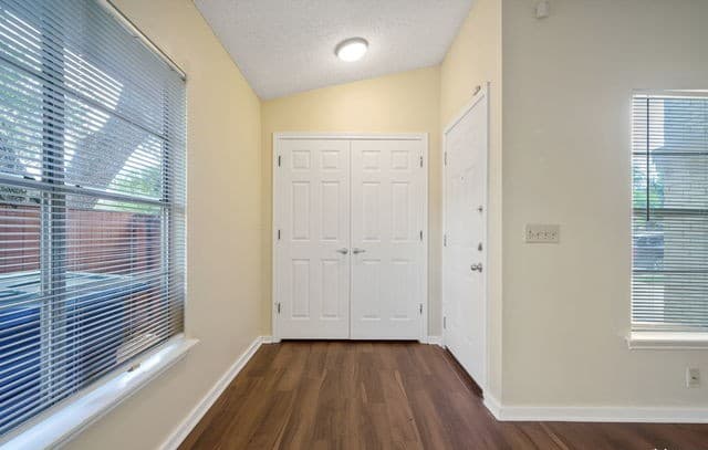 3-bedroom rental at 6203 Fox Creek St in San Antonio, TX — photo 5
