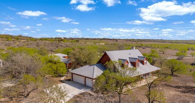 3-bedroom rental at 360 Private Road 4619 in Castroville TX