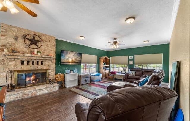 3-bedroom rental at 360 Private Road 4619 in Castroville, TX — photo 5