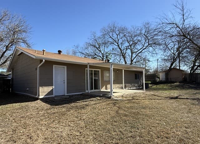 3-bedroom rental at 7006 Glen Grove in San Antonio, TX — photo 2
