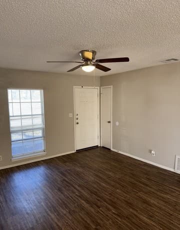 3-bedroom rental at 7006 Glen Grove in San Antonio, TX — photo 3