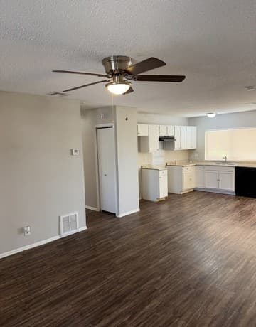 3-bedroom rental at 7006 Glen Grove in San Antonio, TX — photo 4