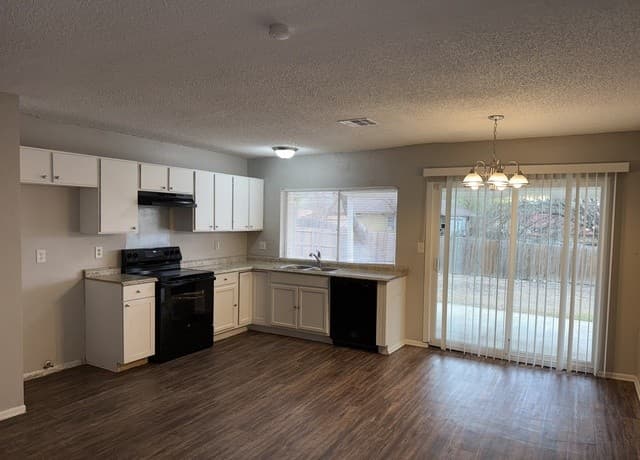 3-bedroom rental at 7006 Glen Grove in San Antonio, TX — photo 5