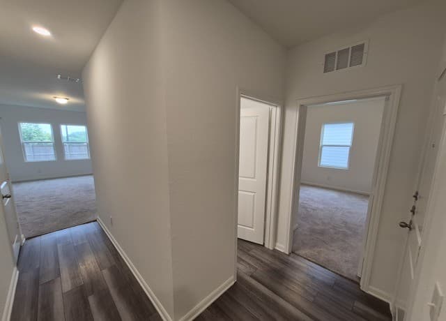 4-bedroom rental at 5924 Pearl Meadow in Converse, TX — photo 3