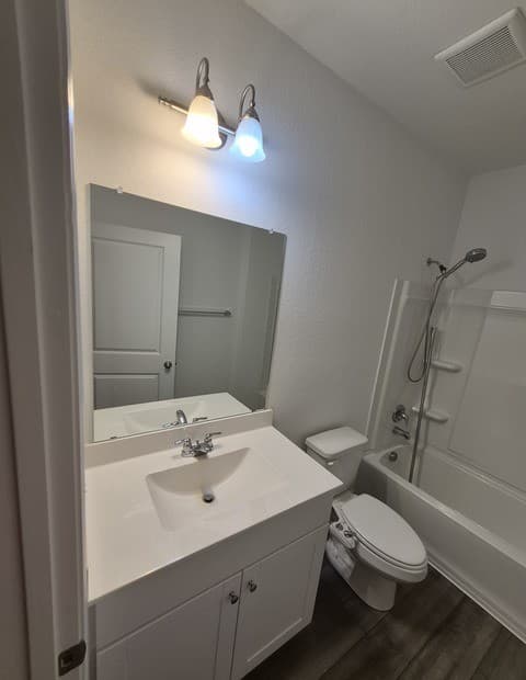 4-bedroom rental at 5924 Pearl Meadow in Converse, TX — photo 4