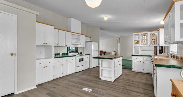 4-bedroom rental at 3457 S Foster Rd in San Antonio, TX — photo 4