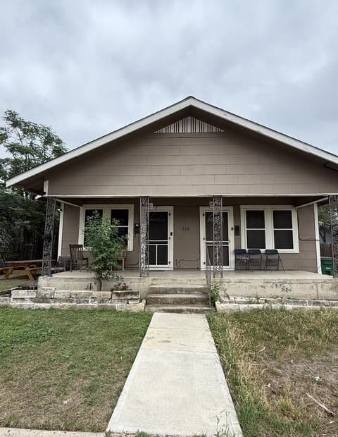 1-bedroom rental at 318 Denver Blvd Unit 2 in San Antonio, TX — photo 2