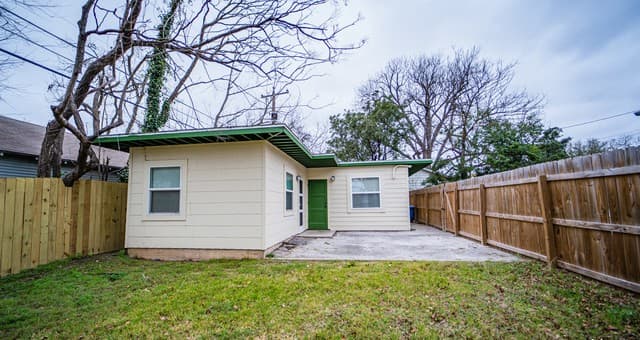 2-bedroom rental at 130 E Norwood Ct Unit 3 in San Antonio TX