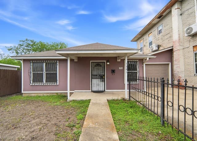 2-bedroom rental at 1301 S Palmetto in San Antonio TX