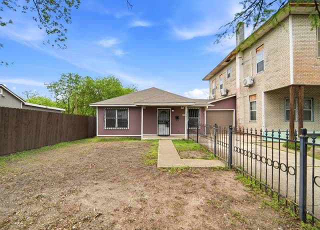 2-bedroom rental at 1301 S Palmetto in San Antonio, TX — photo 4