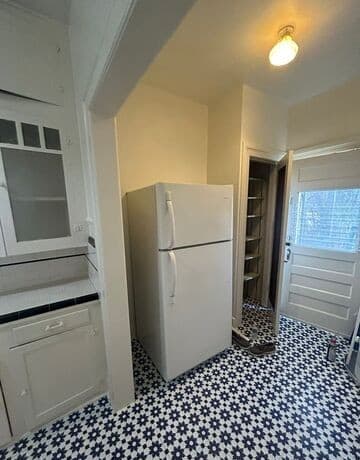 2-bedroom rental at 1037 W Magnolia Ave in San Antonio, TX — photo 5