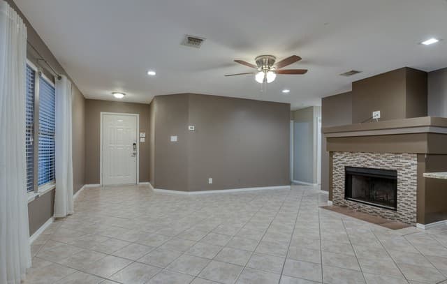 3-bedroom rental at 8335 Bent Meadow Dr in Converse, TX — photo 2