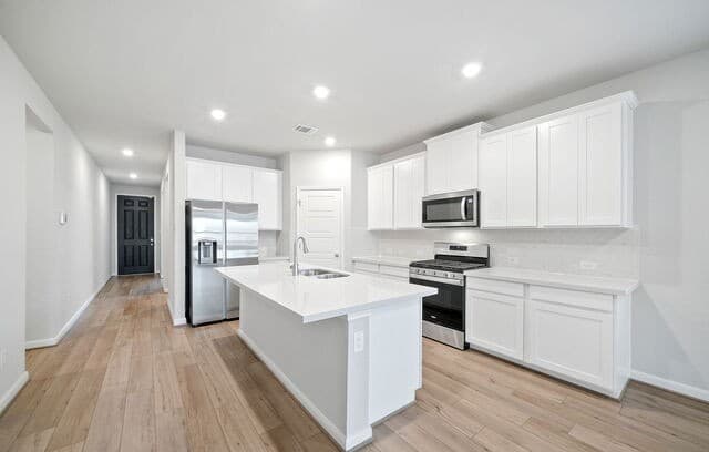 4-bedroom rental at 13131 Braxon Pass in San Antonio, TX — photo 2