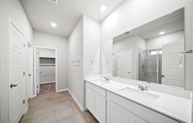 4-bedroom rental at 13131 Braxon Pass in San Antonio, TX — photo 3