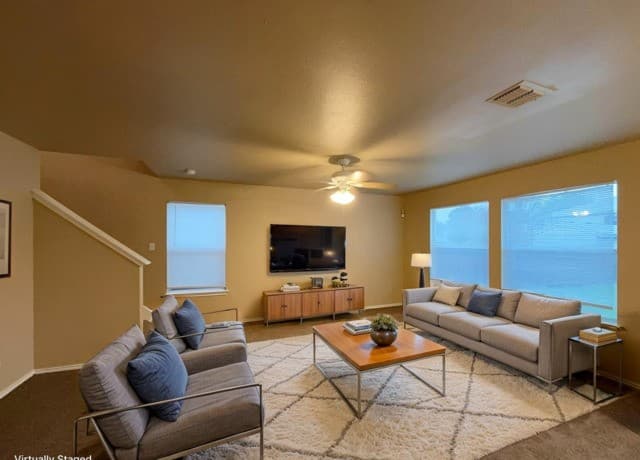 3-bedroom rental at 11034 Pony Gate in San Antonio, TX — photo 3