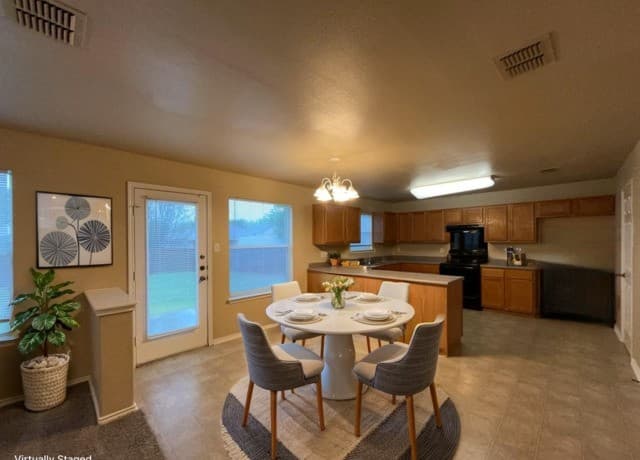 3-bedroom rental at 11034 Pony Gate in San Antonio, TX — photo 4
