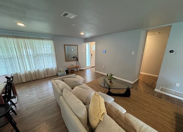 3-bedroom rental at 326 Cloudmont in Windcrest, TX — photo 3