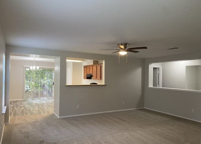 3-bedroom rental at 511 Mathis Meadows in San Antonio, TX — photo 2