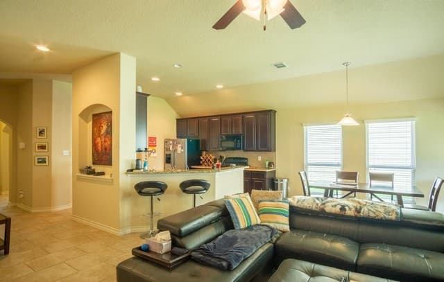 3-bedroom rental at 420 Cactus Flower in Cibolo, TX — photo 4