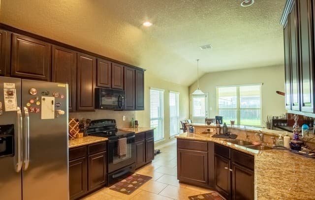 3-bedroom rental at 420 Cactus Flower in Cibolo, TX — photo 5