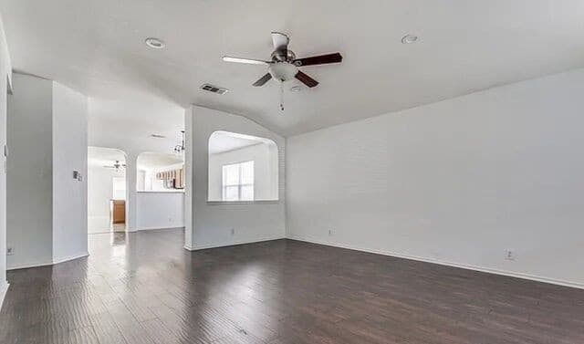 3-bedroom rental at 1222 Cougar Country in San Antonio, TX — photo 2