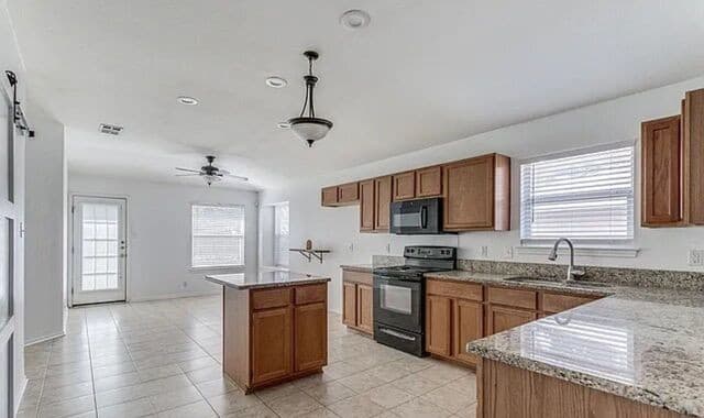 3-bedroom rental at 1222 Cougar Country in San Antonio, TX — photo 5