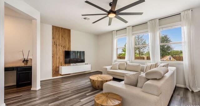 4-bedroom rental at 9521 Dak Ave in San Antonio, TX — photo 3